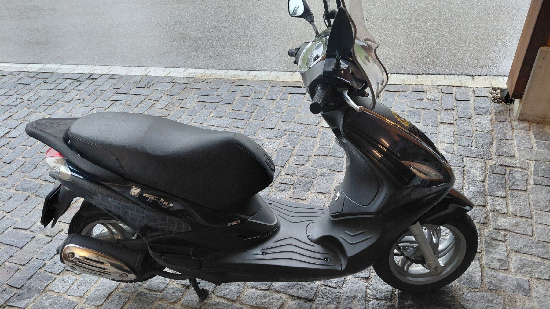 Piaggio Scooter: Piaggio Fly 125 Roller blau mit Windschutzscheibe – Usato da Schönenberg ZH venduto da Rioja12346