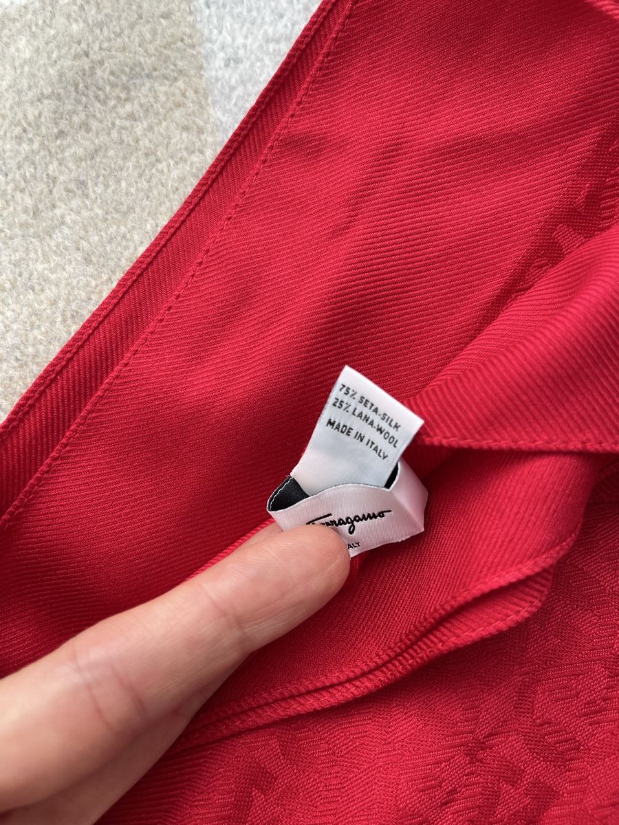 Salvatore Ferragamo Foulard & Sciarpe: Ferragamo Silk Wool Stola NEU – Nuovo (secondo la descrizione) da Wichtrach venduto da Adriana222 1