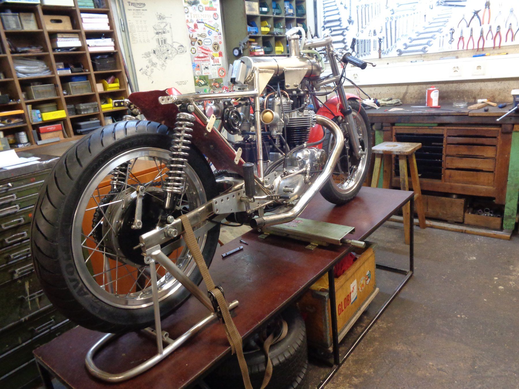 Triumph Route: EGLI Triumph - echt, keine Replica – D'occasion à Allschwil par mumat 6