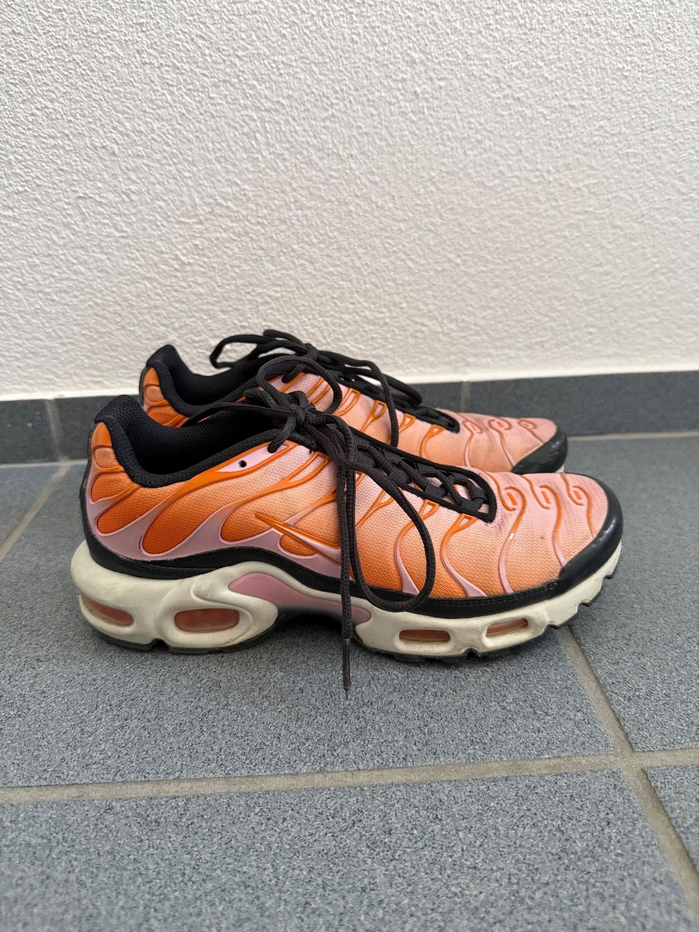 Nike Chaussures femmes: Nike Air Max Plus "Magma Orange Soft Pink" – D'occasion à Worb par le_castor 2