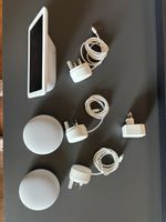 Google Nest Hub 2. Gen und 2x Google Nest Mini mit Adaptern