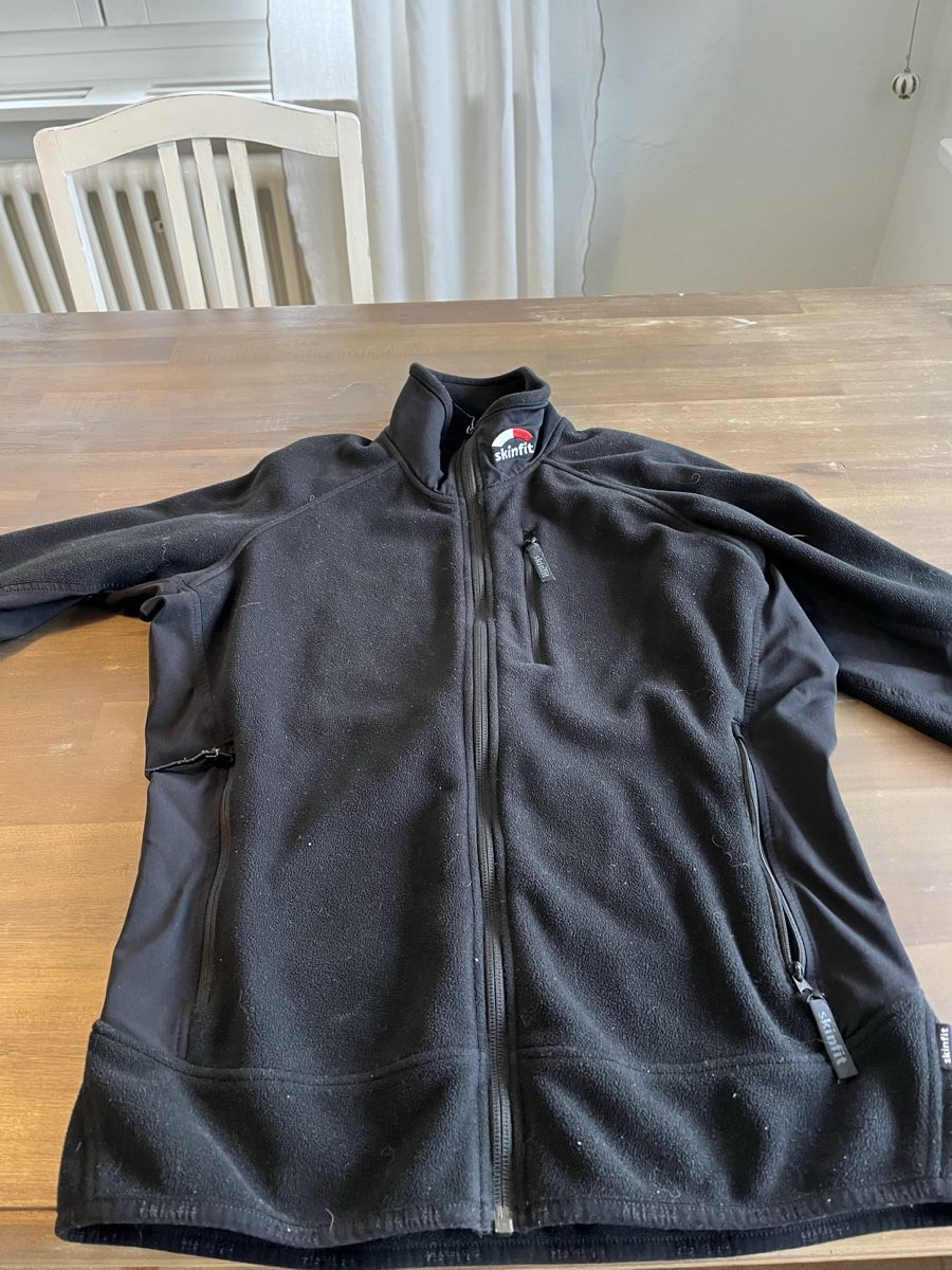 Skinfit Jacken: Skinfitt Fleesjacke – Gebraucht aus Tagelswangen von Gizzmo..77 4