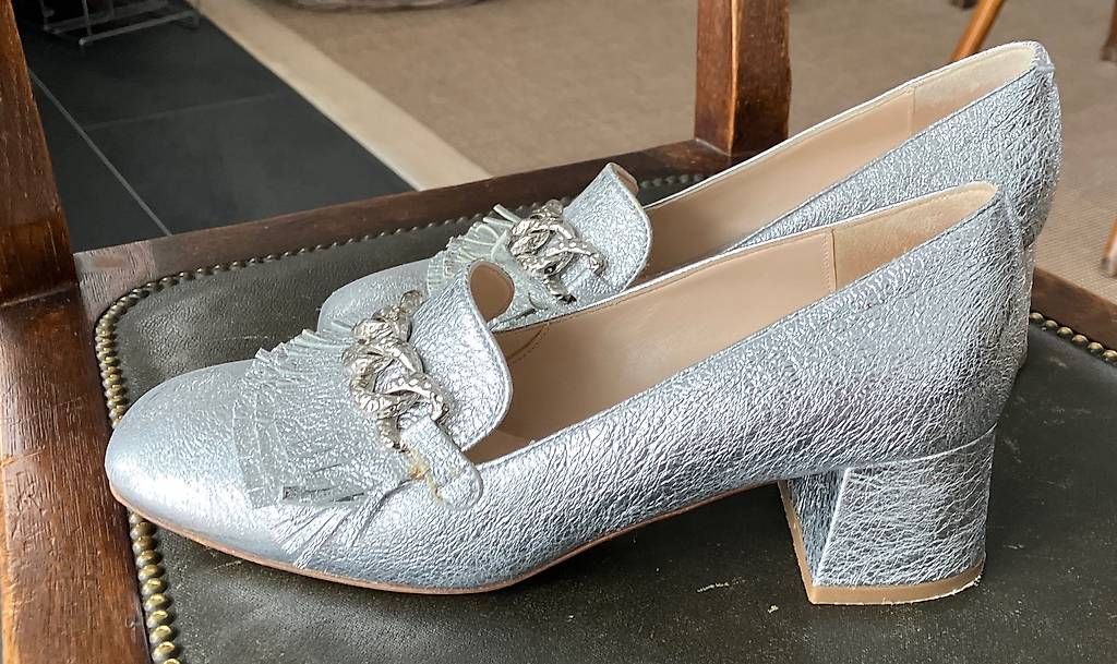 Scarpe da donna: Schuhe - Damenschuhe - Leder - Silber Gr. 37.5 – Usato da Winterthur venduto da pompea 1