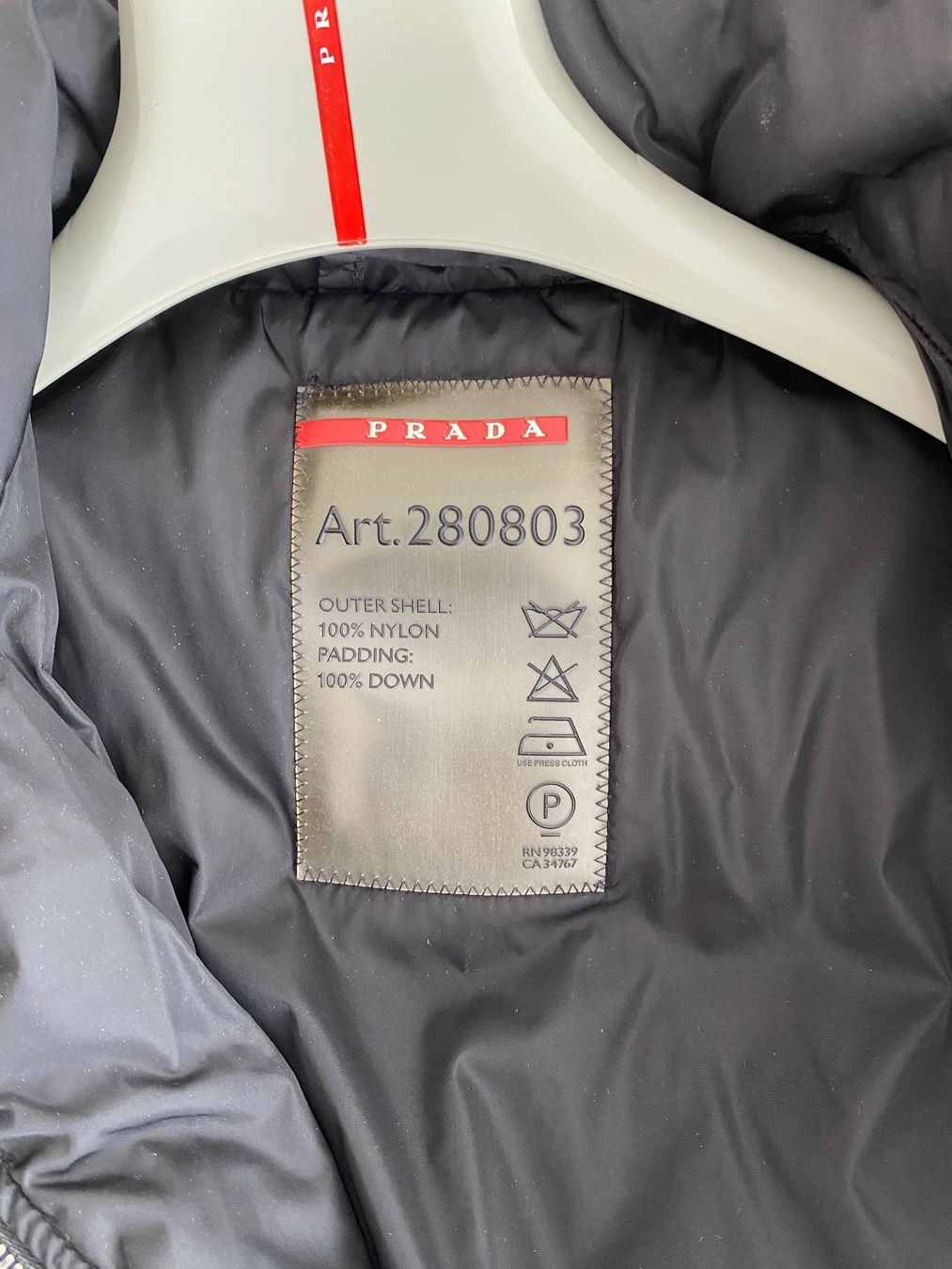 Prada Mäntel: Prada Daunenmantel, Parka schwarz , Damen – Defekt aus Schönenberg ZH von nielfa 4