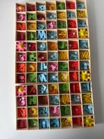 3 x Bunte Holzbuchstaben Alphabet mit Klebepunkt hinten