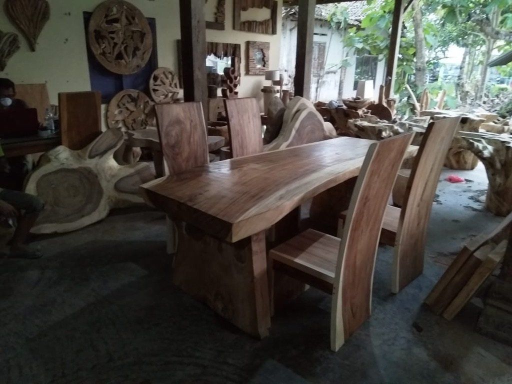Tischset: Garnitur Sitzgruppe Tisch Stuhl Baumscheibentisch Suar Holz – Neu und originalverpackt aus Daisendorf von Wohn-Kult 2