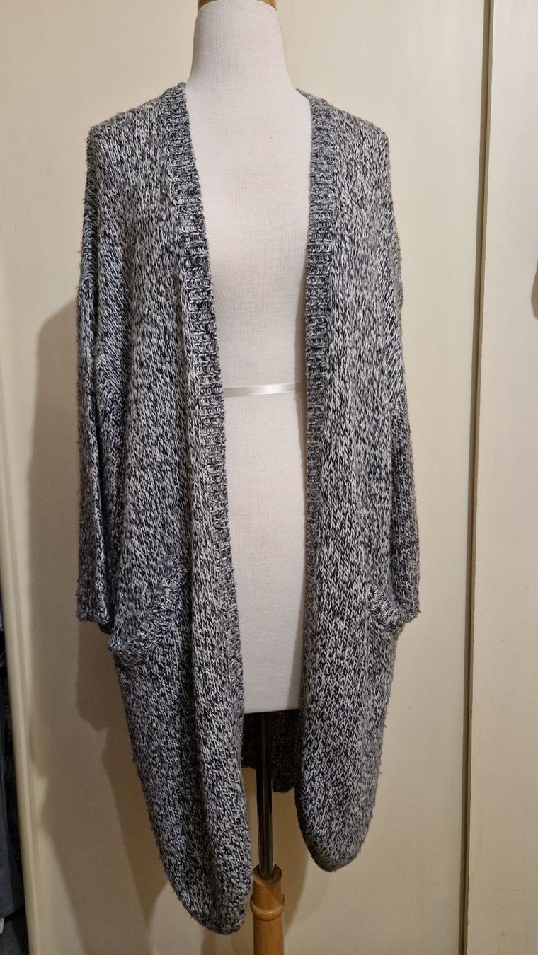 H&M Giacche: schwarz-weiss melierte Strickjacke – Usato da Oberengstringen venduto da Sheera7