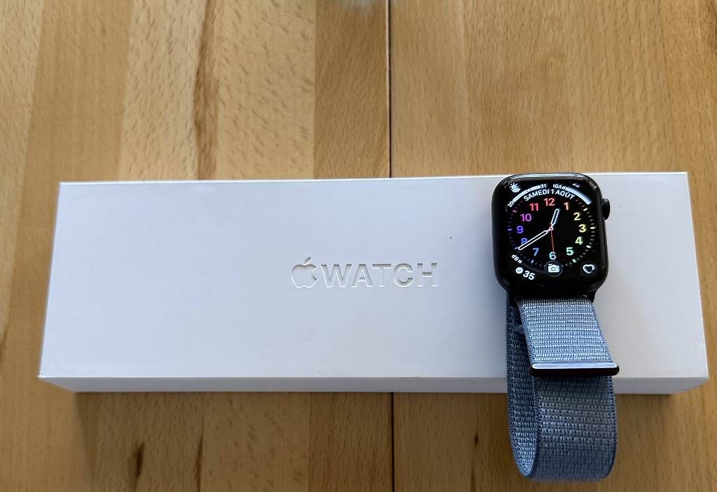 Smartwatch: Apple Watch 9  grande  64go – Gebraucht aus Petit-Lancy von geo_q6f7