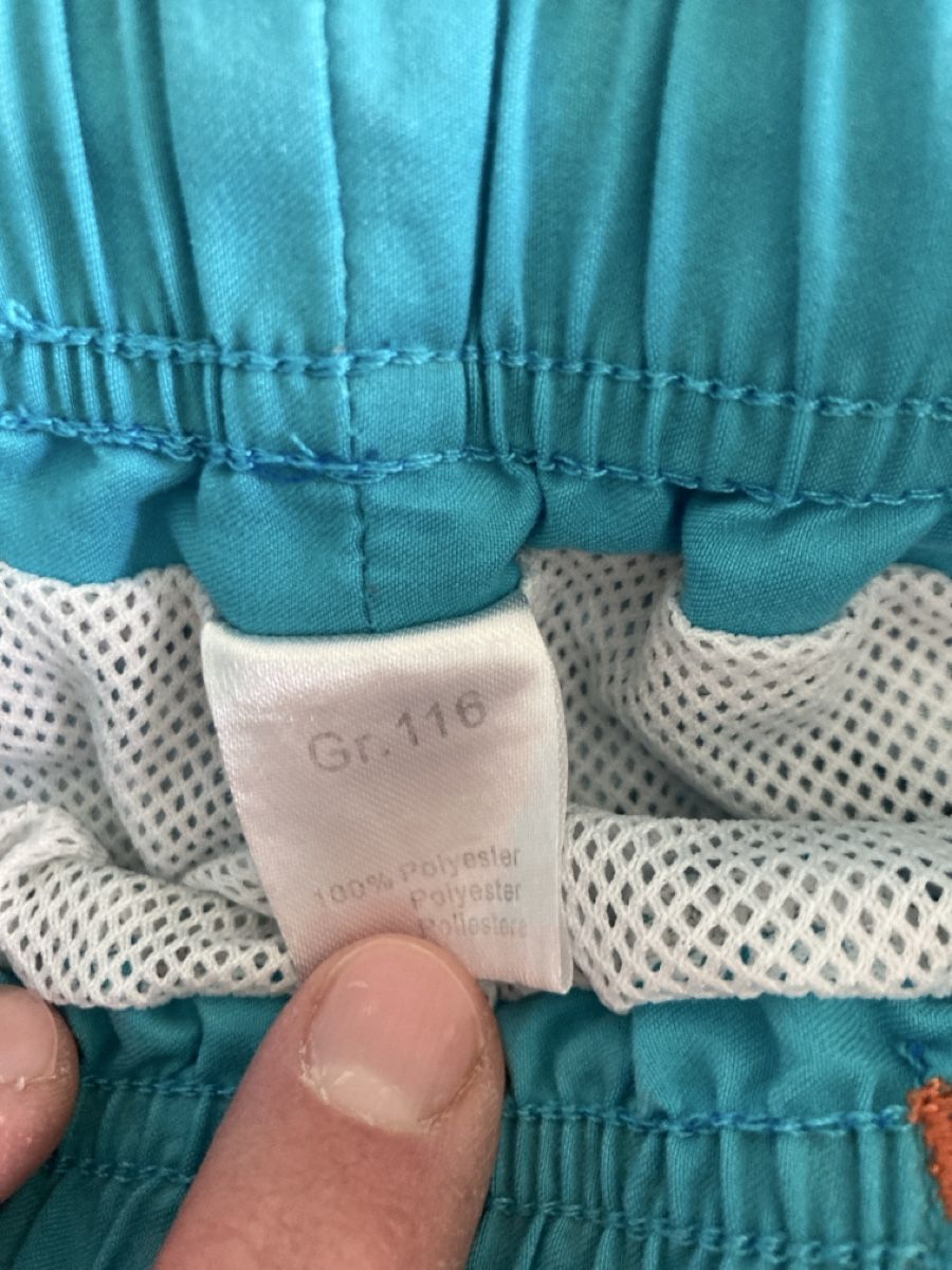 Ensembles coordonnés: Pulli und Badeshorts Grösse 116 – D'occasion à Selzach par SB09 2