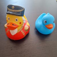 Badeenten 2 Stk. blau und Soldat guter Zustand