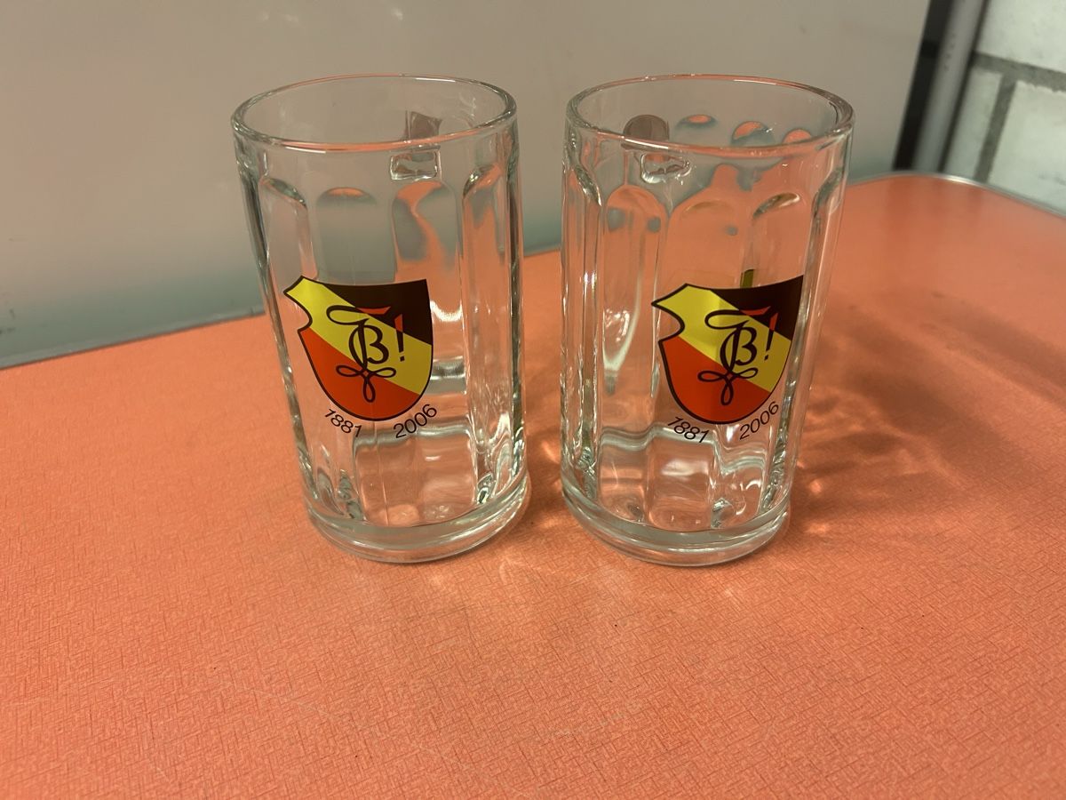 Gläser: 2 Biergläser mit Wappen 2006 ca. 13 cm.  hoch – Gebraucht aus Lanzenhäusern von vic63