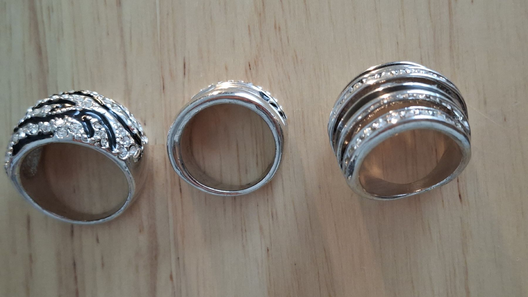 Anelli: Set modische Ringe mit Strass, Silber/Schwarz, Top! – Usato da Kriens venduto da Wolly85 1