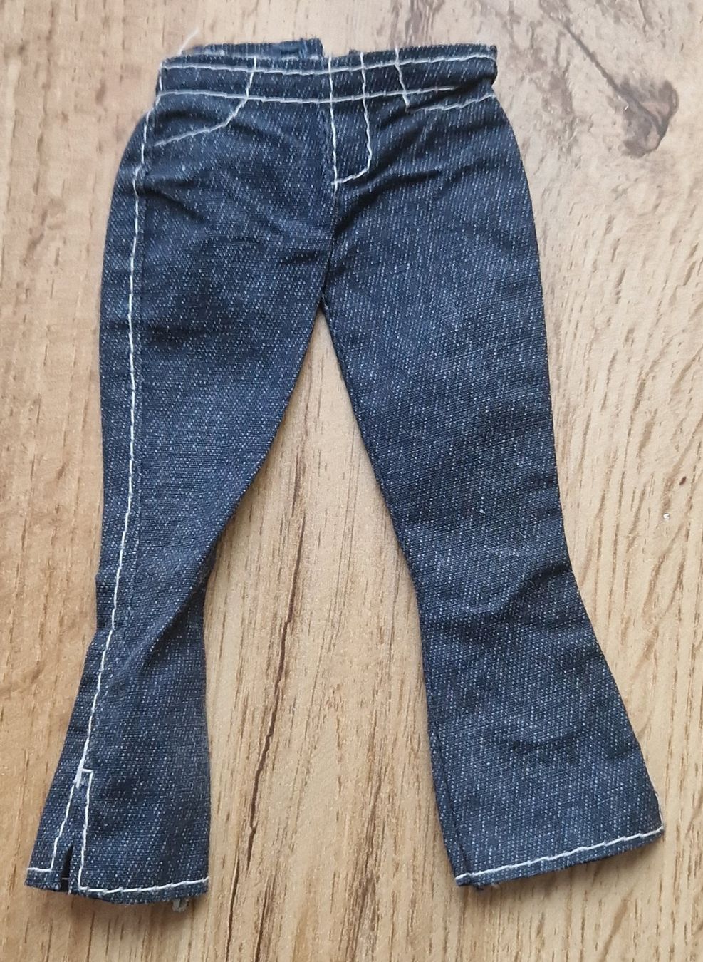 Poupées: pantalon pour Barbie – D'occasion à Couvet par Pioune