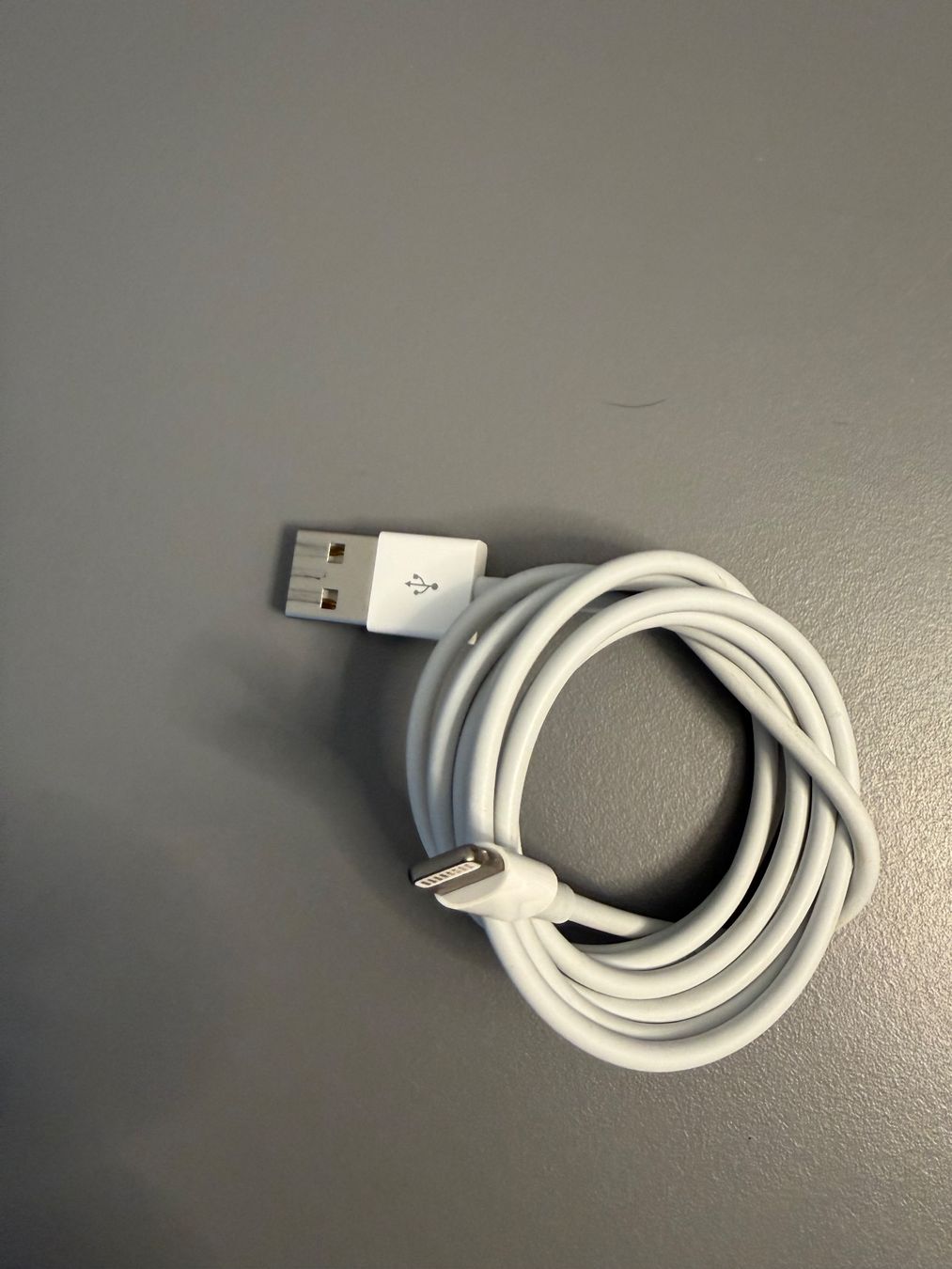 Apple Cavi: Original Apple Lade- und Datenkabel USB-A/Lightning 1m weiss – Usato da Steinmaur venduto da bikermac