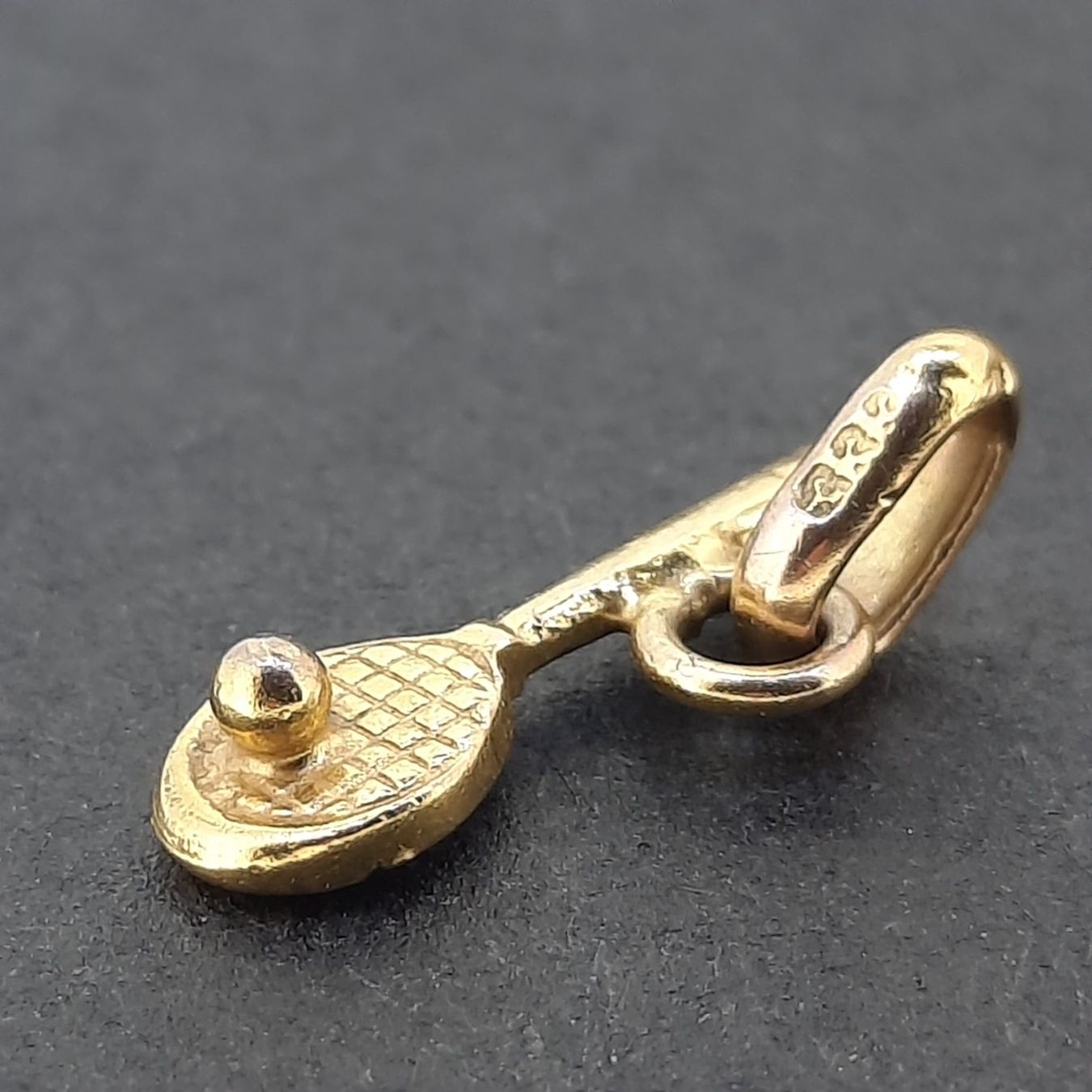 Ciondoli: Wunderschöner Tenisschläger-Anhänger – Usato da Unterägeri venduto da Altgoldschmuck 4