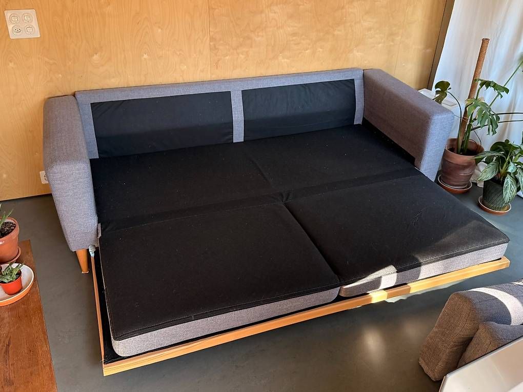 Divani: Schlafsofa grau, 3-Sitzer Sofa mit Bettfunktion – Usato da Zürich venduto da ecr_p9n5 3