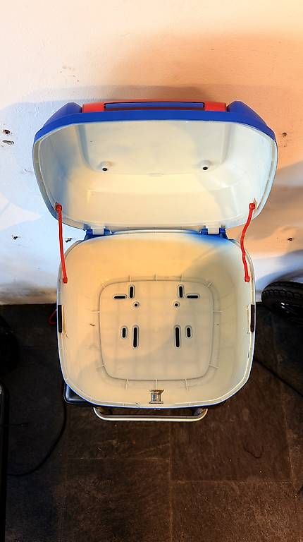 Topcase: Motorrad-Topcase / Scooter-Box  blau, abschliessbar – Gebraucht aus Unterseen von beE-Scooter 3