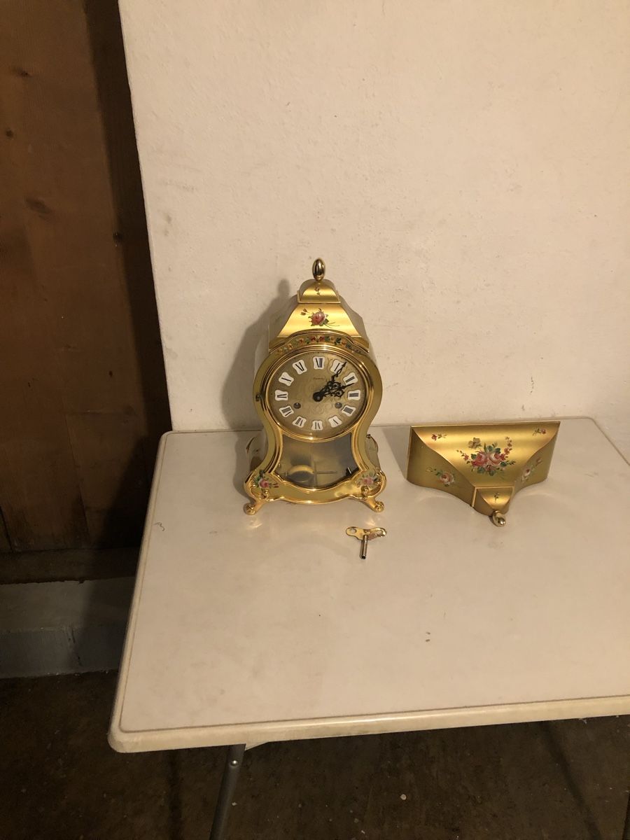 Orologi da terra & Orologi da parete: Tischuhr Comtesse goldfarben mit Blumenmuster gebraucht – Usato da Arbon venduto da Wladimir1 1