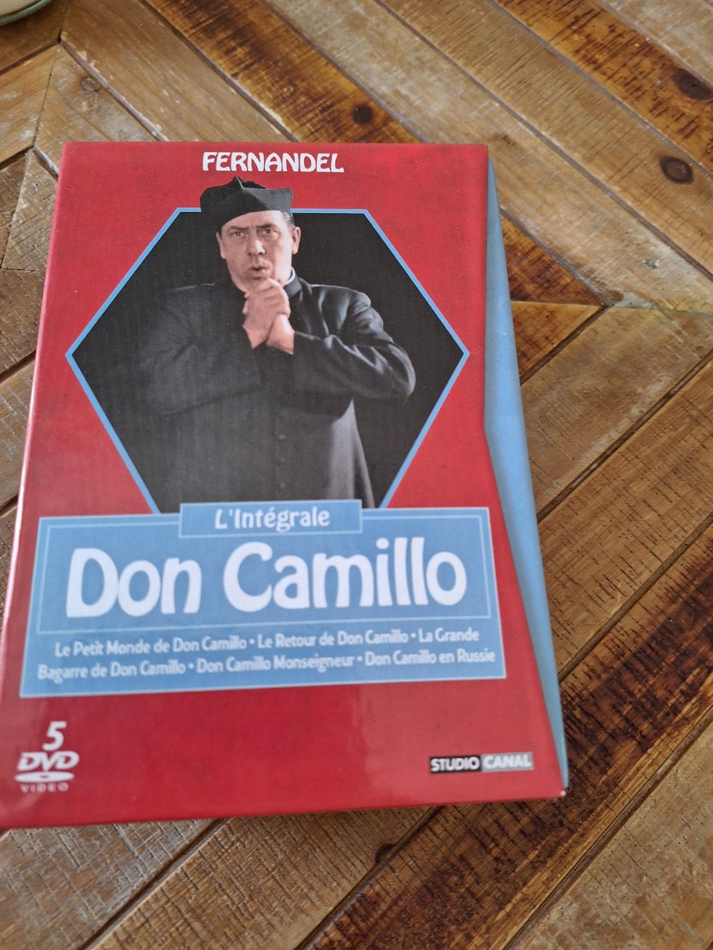 Tutti i DVDs: Coffret DVD – Nuovo (secondo la descrizione) da Fribourg venduto da car_6vvs