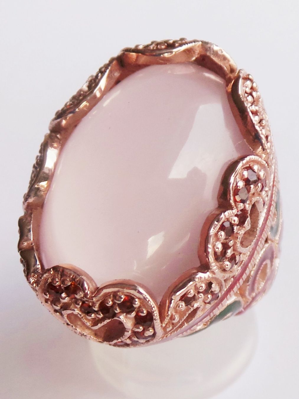 Anelli: Roségoldfarbener Ring mit Chalcedon Cabochon und Emaille – Nuovo (secondo la descrizione) da Zürich venduto da adriben 9