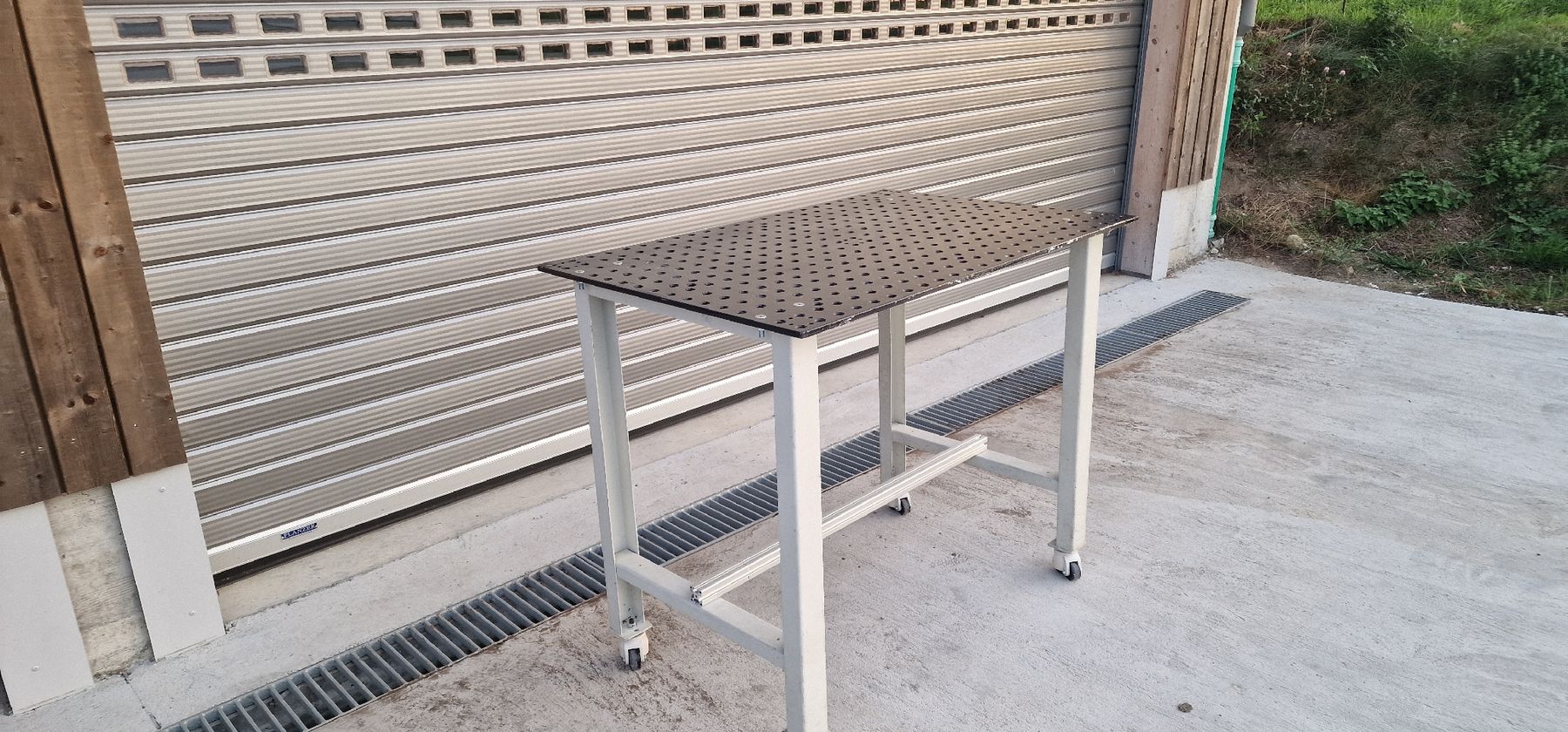 Lista Banchi da lavoro: Schweisstisch 800mm x 1200mm – Usato da Emmenbrücke venduto da inf_l8yf
