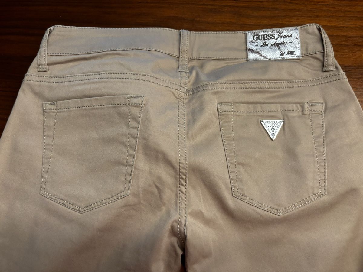 Guess Pantaloni: Guess – Nuovo (secondo la descrizione) da Pully venduto da Kalissa 3