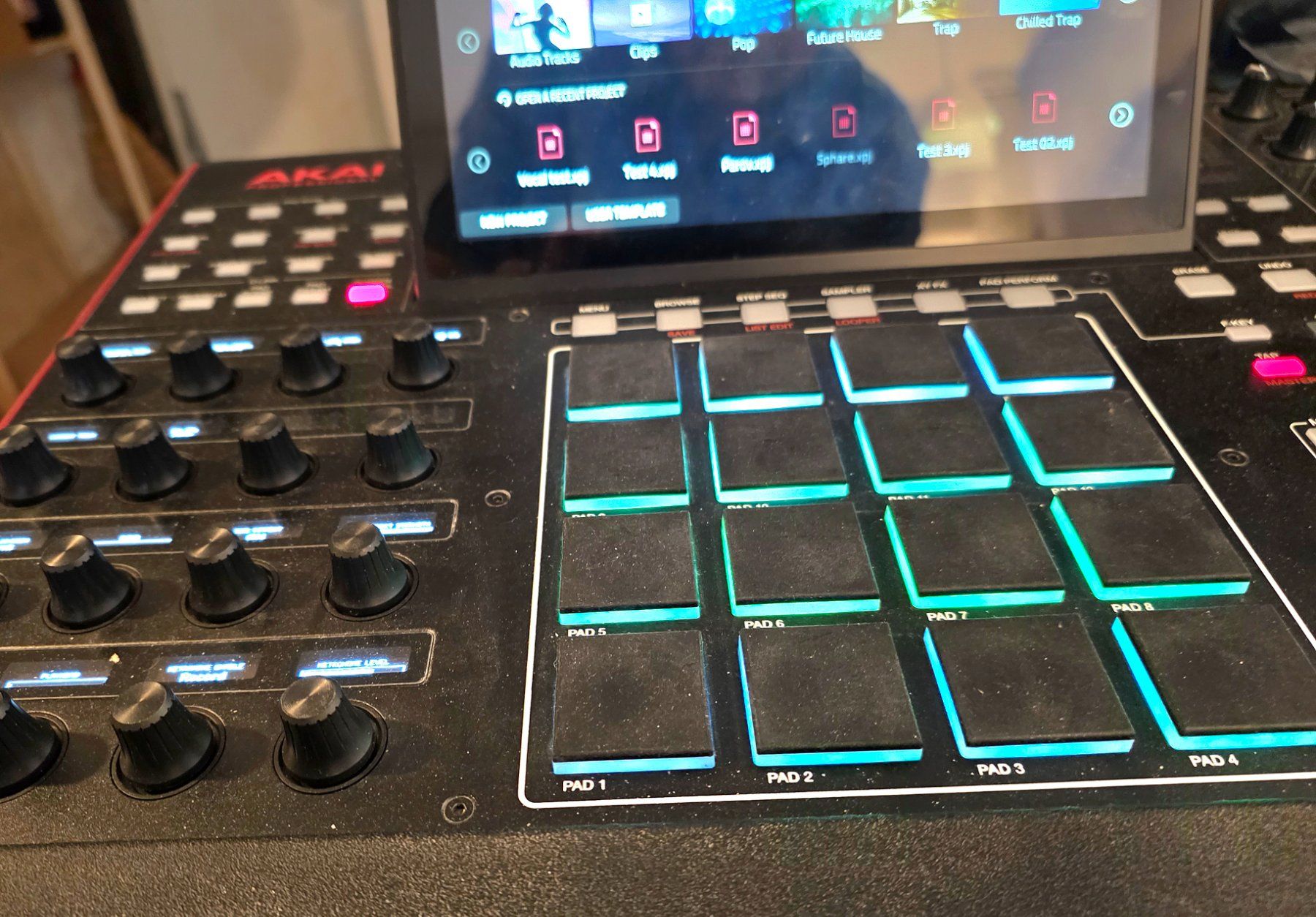 Akai Musikinstrumente: Akai MPC X mit Transportbag – Gebraucht aus dietikon von Pfann1 2