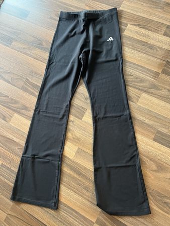 Adidas Trainingshose schwarz Grösse M, Neuwertig