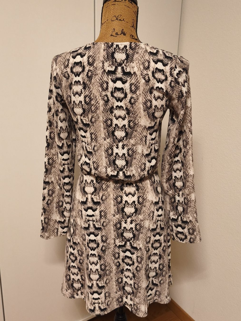 H&M Kleider: Kleid H&M Divided Schlangenmuster Grösse 34 – Neu (gemäss Beschreibung) aus KRIENS von Franzy_Blond10 2