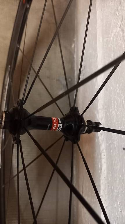 Ersatzteile: Roues carbon Zipp Firecrest 303 à patins – Gebraucht aus Lausanne von Yassinech 1