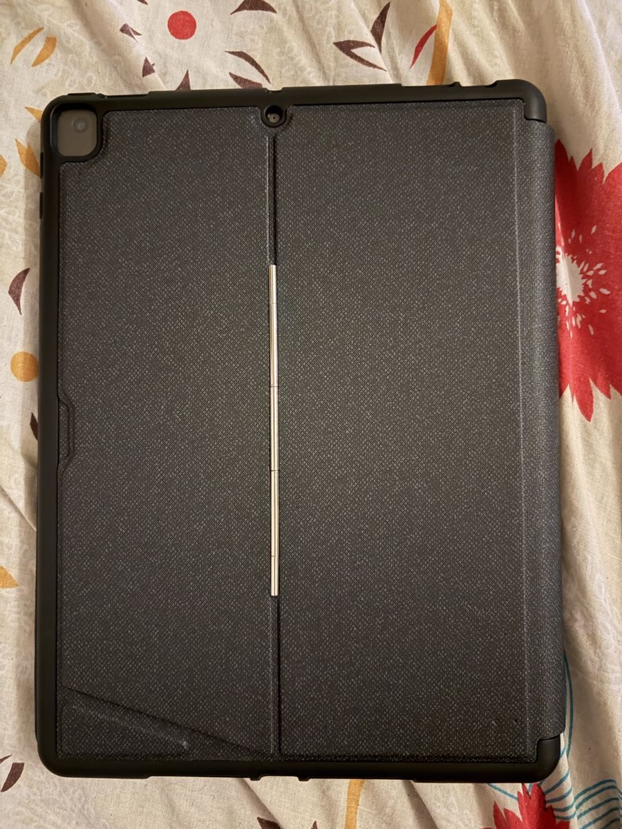 Apple Tablet PC: iPad 7th Gen 32GB Grey with Keyboard Case + Stylus – Usato da Genève venduto da jul_2fzv 2