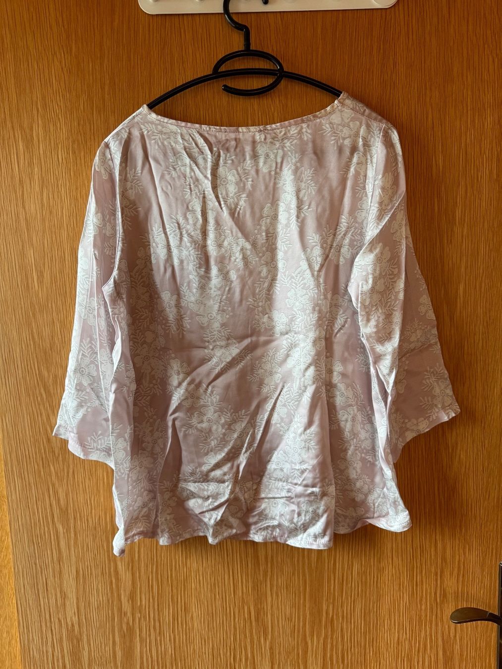 Blusen: Glänzende rosa Bluse mit floralem Muster Gr. S – Gebraucht aus Grosswangen von second_hand_dress 2
