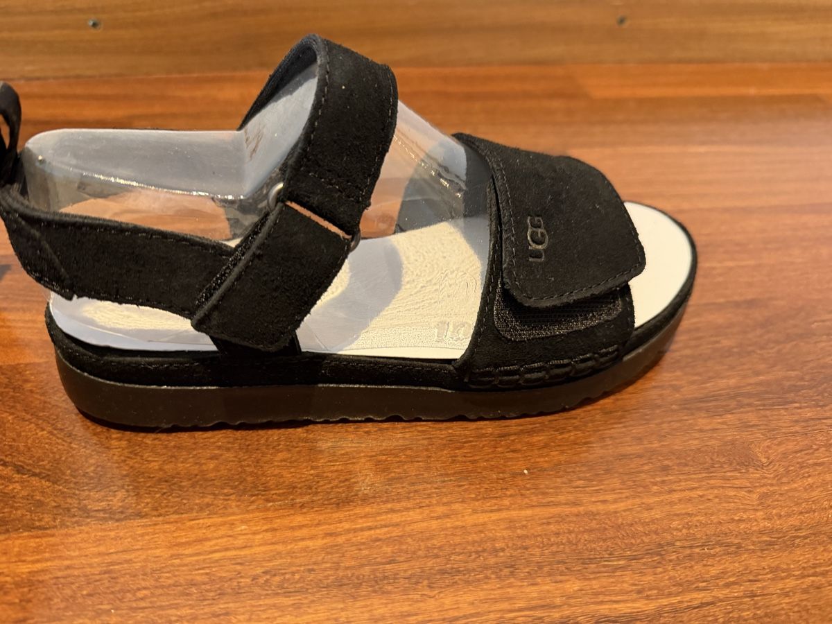 Ugg Chaussures filles: UGG Sandalen Gr. 35 – Neuf avec emballage d'origine à Glattpark(Opfikon) par Glatt19 1