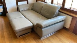 Echtleder Sofa mit 2 Hockern