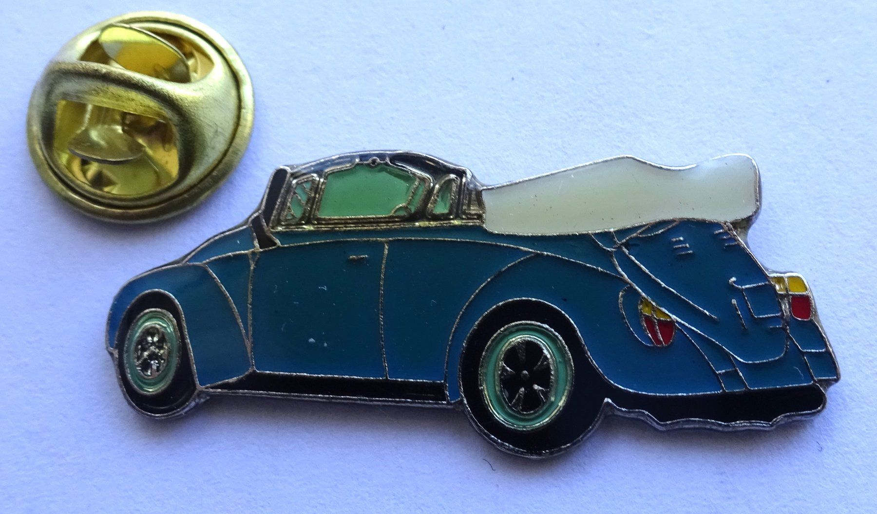 Placchette & Badge: Pin Auto V W  Cabrio – Usato da Utzenstorf venduto da BUtter81
