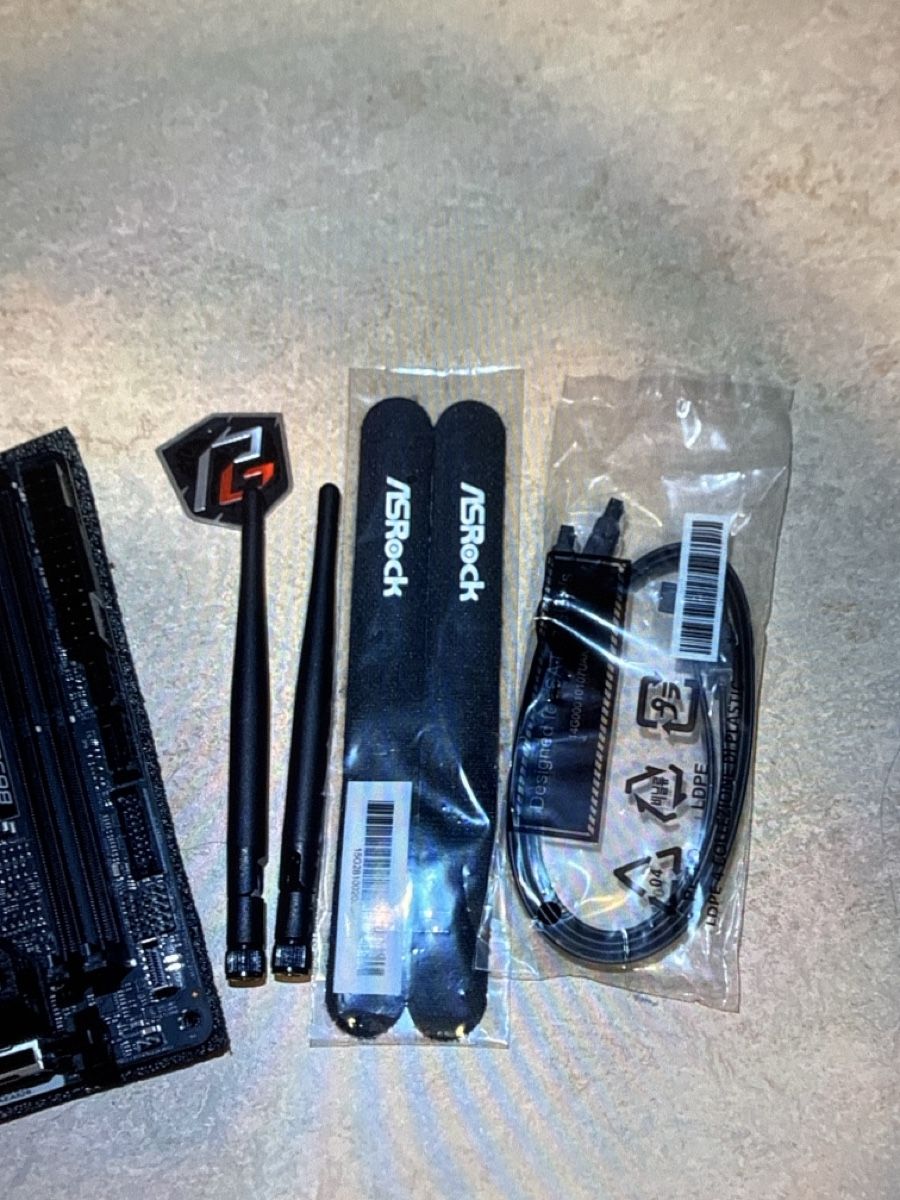 Asrock Schede madri: ASRock B650I Lightning Wifi Mini-ITX Mainboard, Top – Nuovo (secondo la descrizione) da Bäretswil venduto da vla_t5t2 6