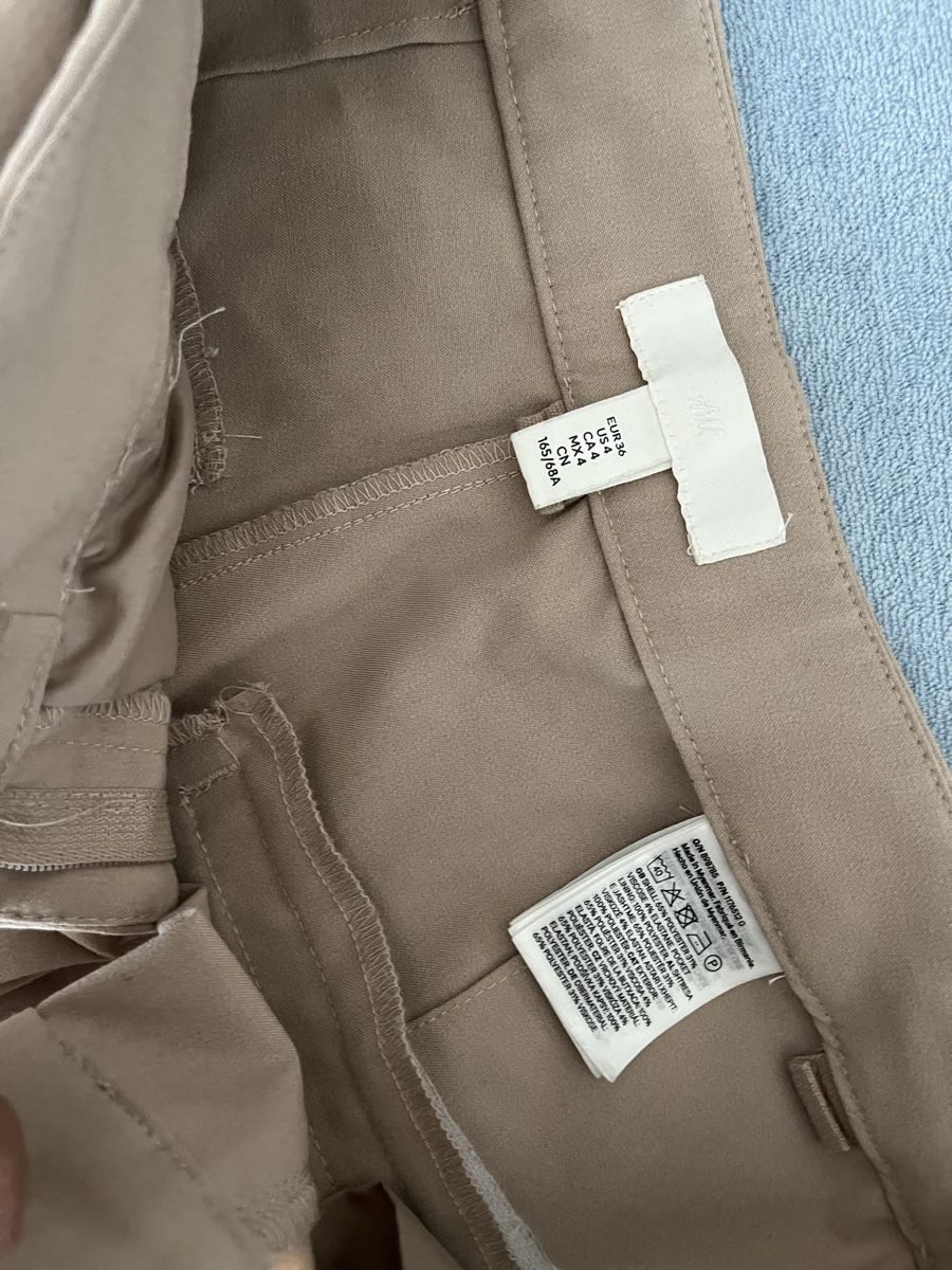 Lotti di vestiti: H&M Stoffhose Beige,mit passenden Oberteil – Nuovo (secondo la descrizione) da Olten venduto da sae_82z2 4
