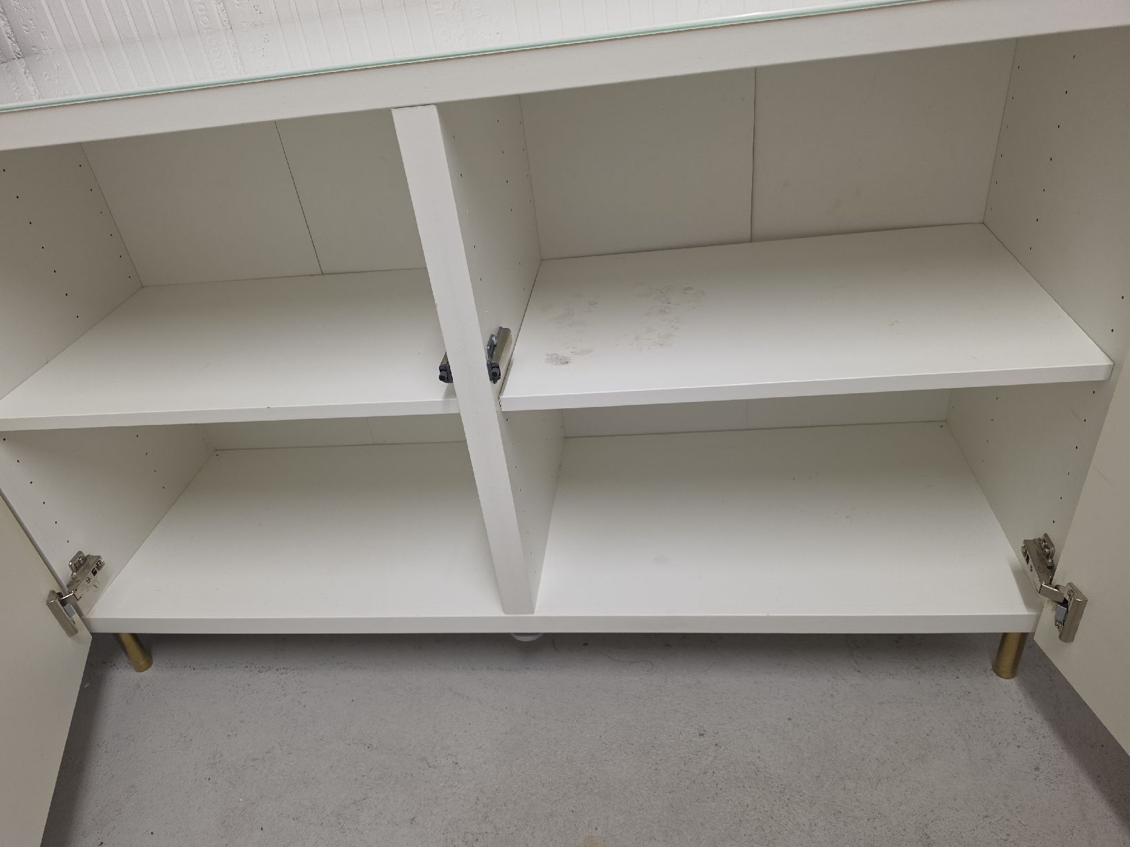 Ikea Kommoden: Kommode weiss mit Glasplatte Ikea Besta – Gebraucht aus Matzingen von FashionLady2 1