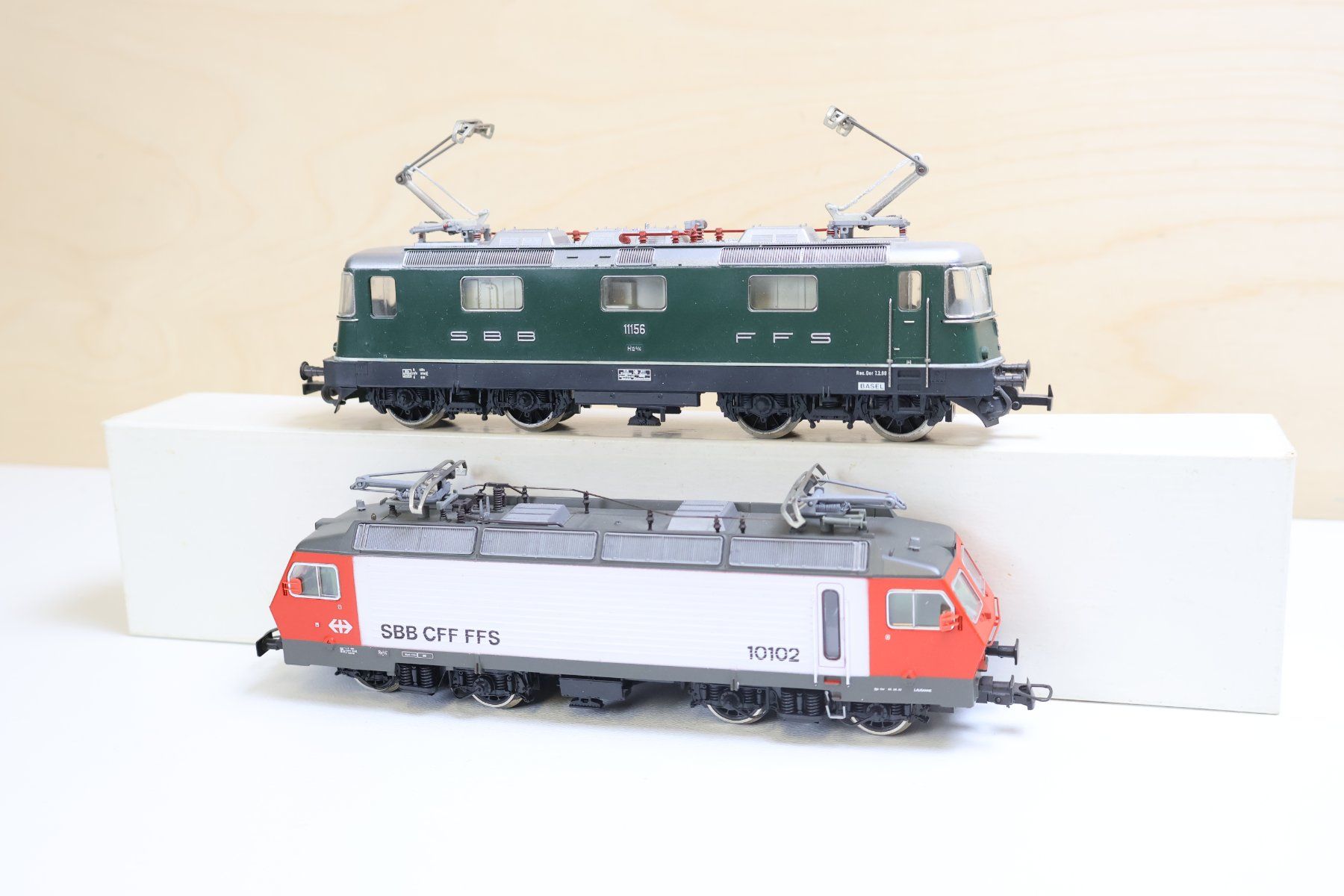 Roco Modelleisenbahnen: ROCO/Fleischmann 2 x SBB Re 4/4 E-Lok - AC H0 Doppelpack – Gebraucht aus Winterthur von Monstera 3