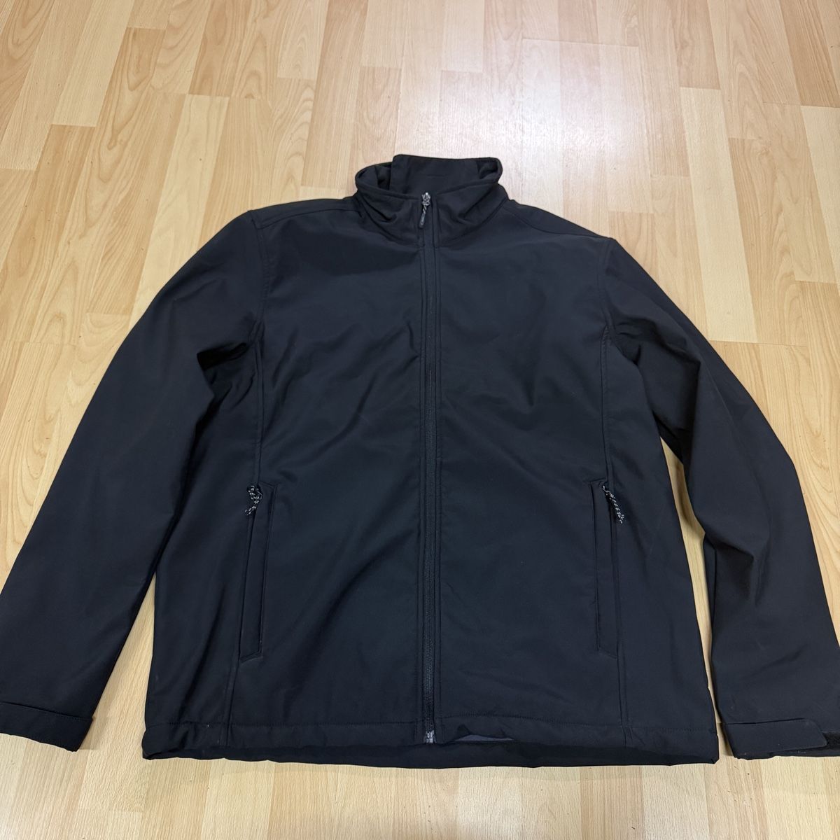 Giacche: Herren Softshell Jacke Elevate schwarz Grösse XL neu – Nuovo (secondo la descrizione) da Thun venduto da BanjoDan