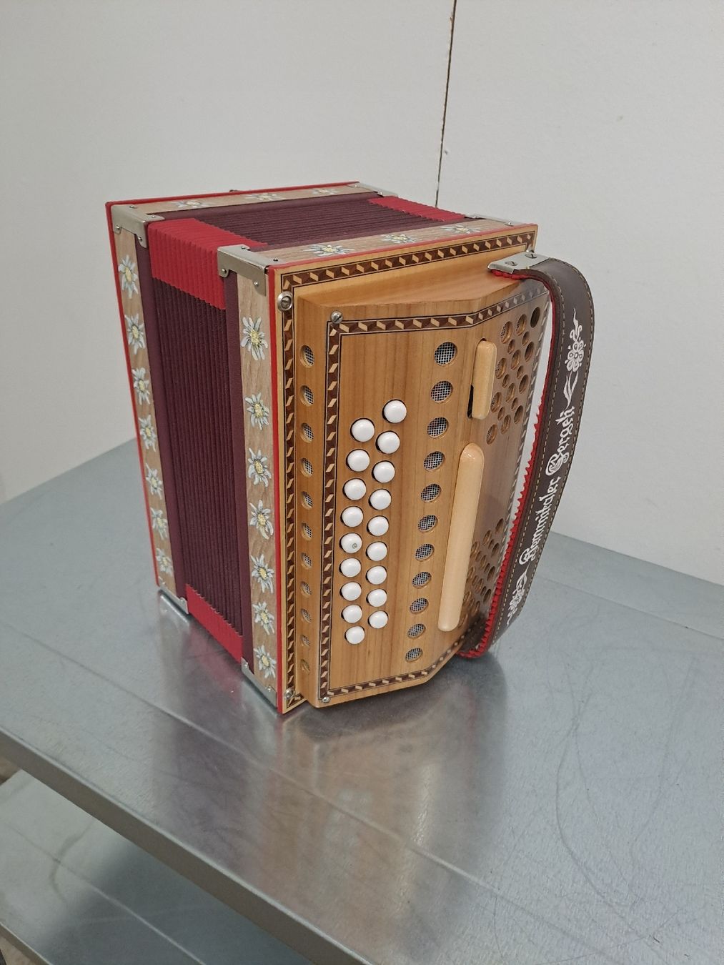 Strumenti musicali: Aemmentaler orgeli ton B  – Usato da Villeneuve venduto da BibiVintage 8