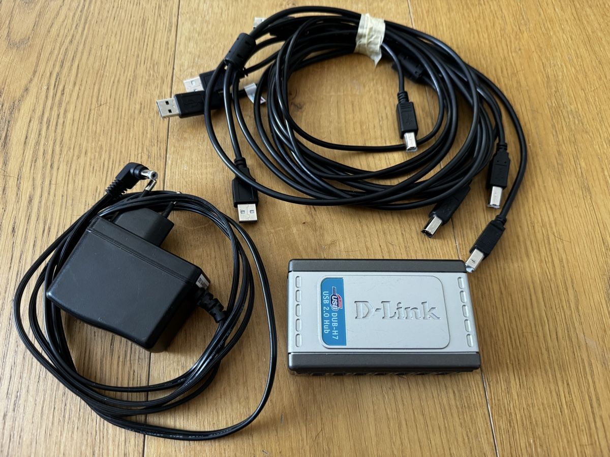 Dlink Hub & Switch: D-Link USB Hub mit 4 x USB Kabel – Usato da Zürich venduto da 1cut2