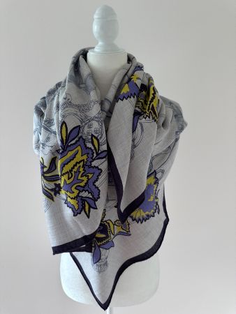 Hermès Cavalcadour Fleuri 140 Cashmere Seide mit Box