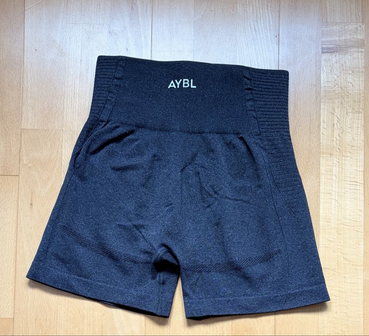 Aybl Leggings: AYBL - Balance V2 Seamless Short – Usato da Zürich venduto da lau_ss6p 2
