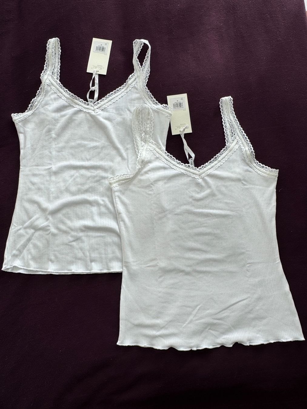 Top: White Lace Tank Tops – Nuovo e nell'imballaggio originale da Zürich venduto da Tanja_G88