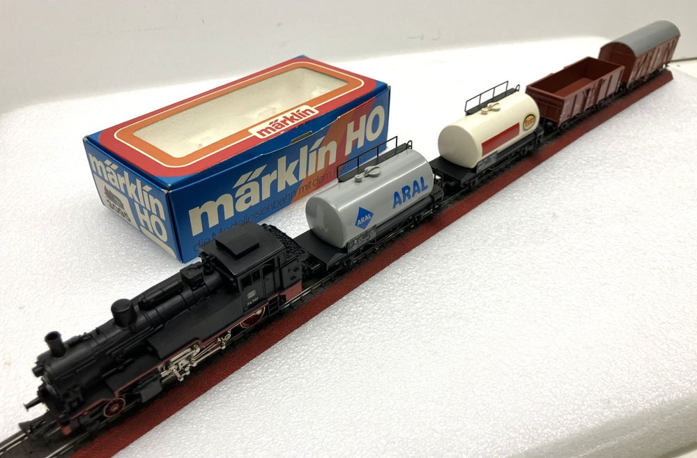 Märklin Modelleisenbahnen: märklin 3095~ Güterzug mit Dampflok DB 74 701 - ARAL Esso... – Gebraucht aus Thun von retoolinoo 1