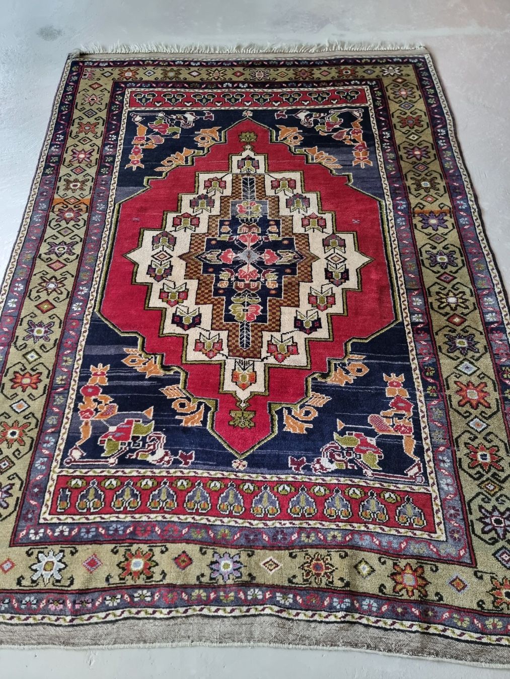 Teppiche: 160x228 Wunderschöner Orientteppich Handgeknüpft – Gebraucht aus Olten von OrientDeko