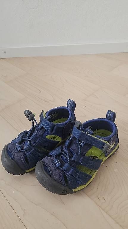 Scarpe per ragazzi: Wanderschuhe keen gr.24 – Usato da Flurlingen venduto da Nicole_Koogoo