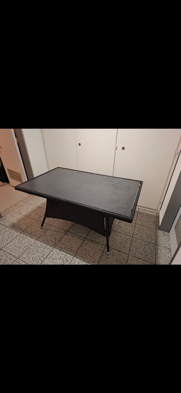 Set di tavolo e panche: Rattan Tisch und 6 Stühle – Usato da Dübendorf venduto da eva_fb5z 2