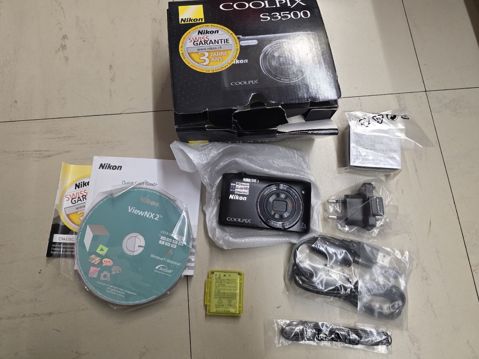 Nikon Fotocamera: Nikon Coolpix S3500, neu – Nuovo (secondo la descrizione) da Remetschwil venduto da Schnickian